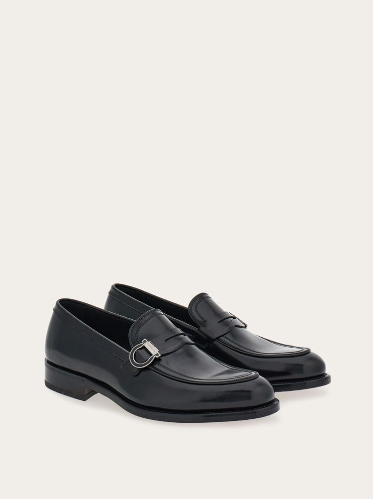 FERRAGAMO MEN'S BLACK CALF LEATHER LOAFERS
