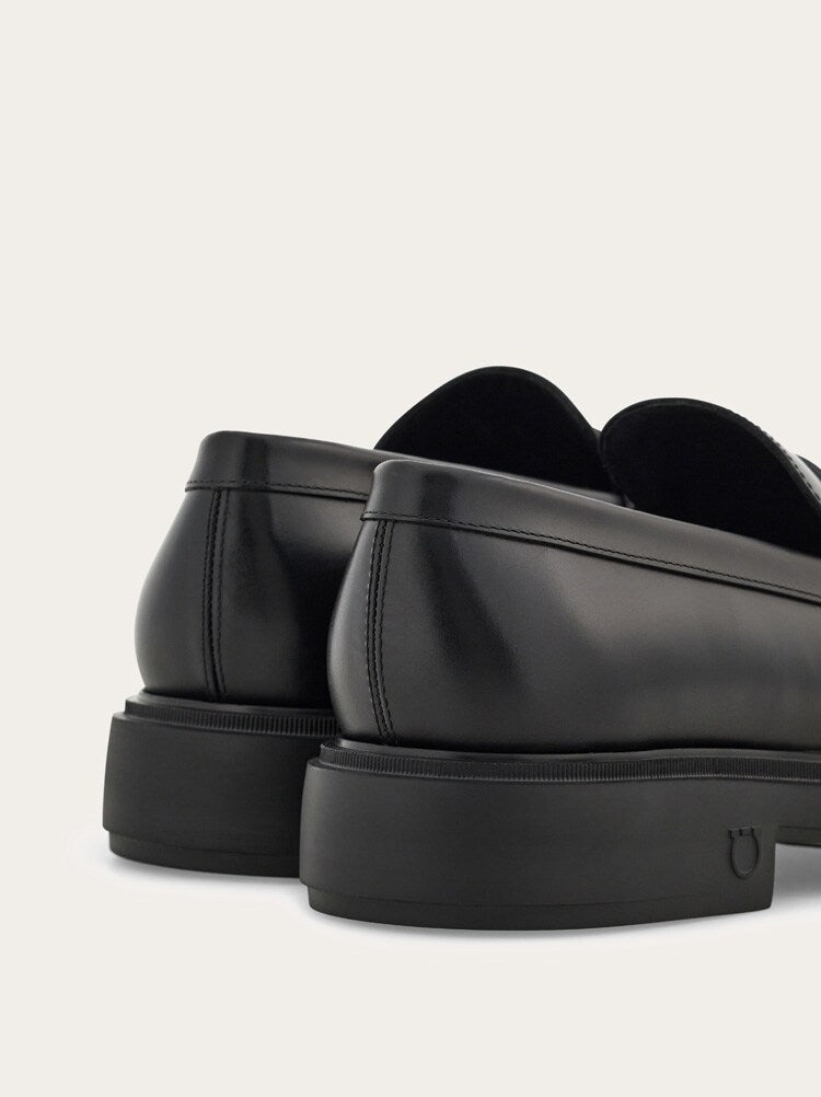 FERRAGAMO MEN'S BLACK CALF LEATHER LOAFERS