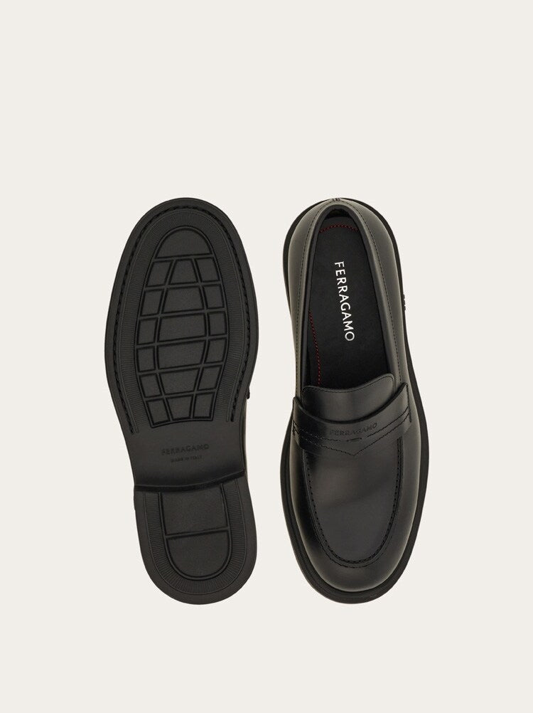 FERRAGAMO MEN'S BLACK CALF LEATHER LOAFERS