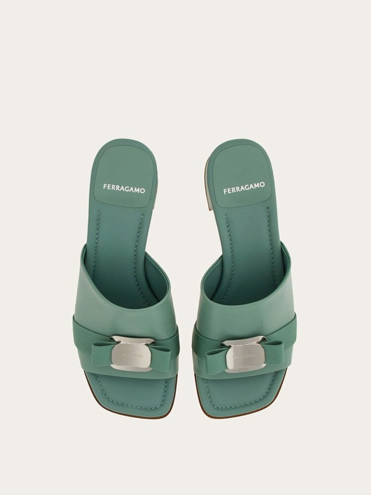 FERRAGAMO WOMEN'S GREEN LAMB LEATHER SANDALS