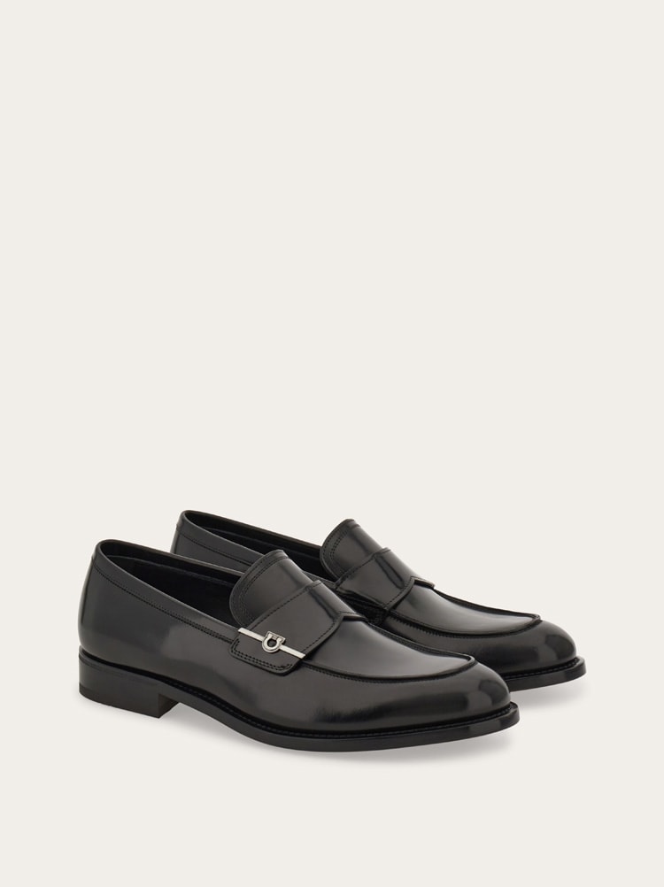 FERRAGAMO MEN'S BLACK CALF LEATHER LOAFERS
