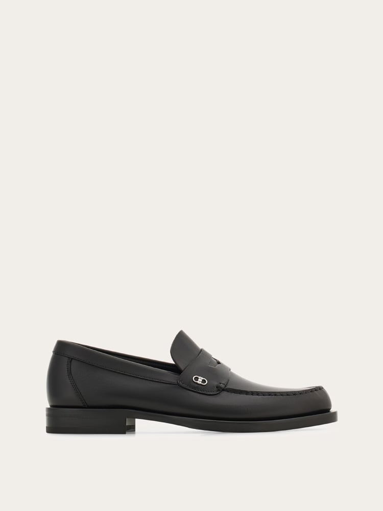 FERRAGAMO MEN'S BLACK CALF LEATHER LOAFERS