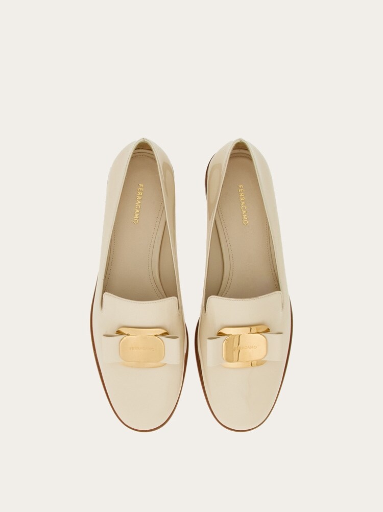 FERRAGAMO WOMEN'S OFF WHITE PATENT LEATHER SHOES