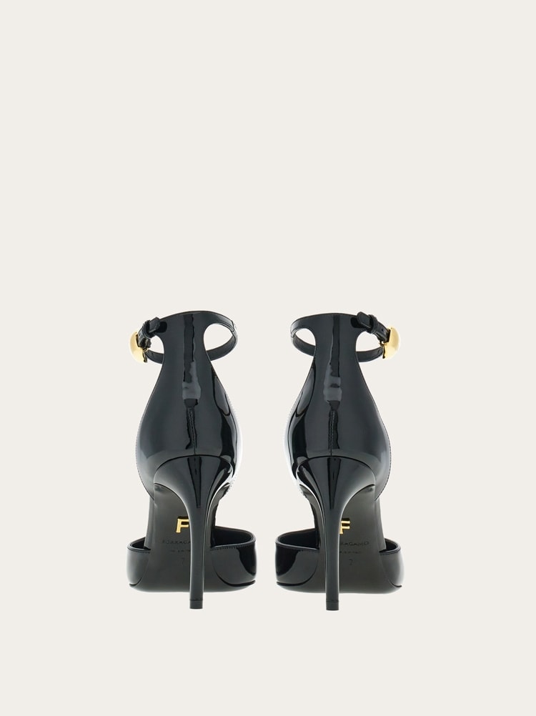 FERRAGAMO WOMEN'S BLACK PATENT LEATHER SHOES