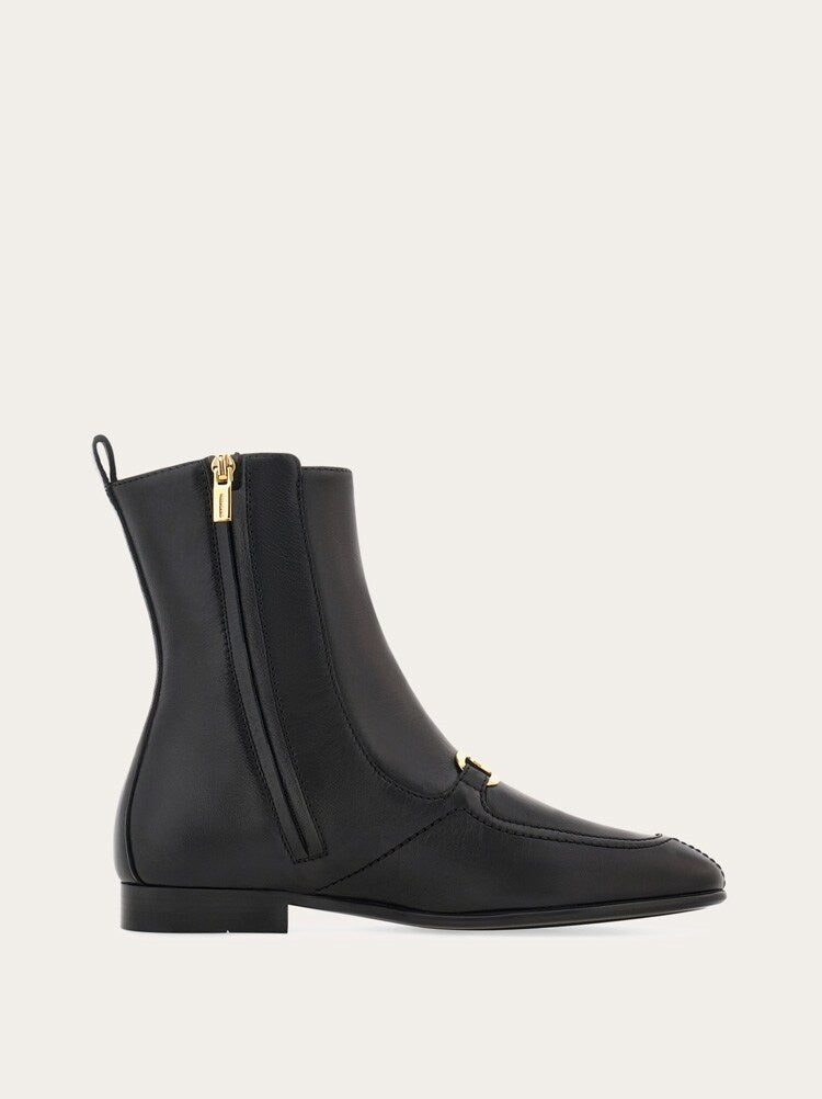 FERRAGAMO WOMEN'S BLACK CALF LEATHER BOOTS