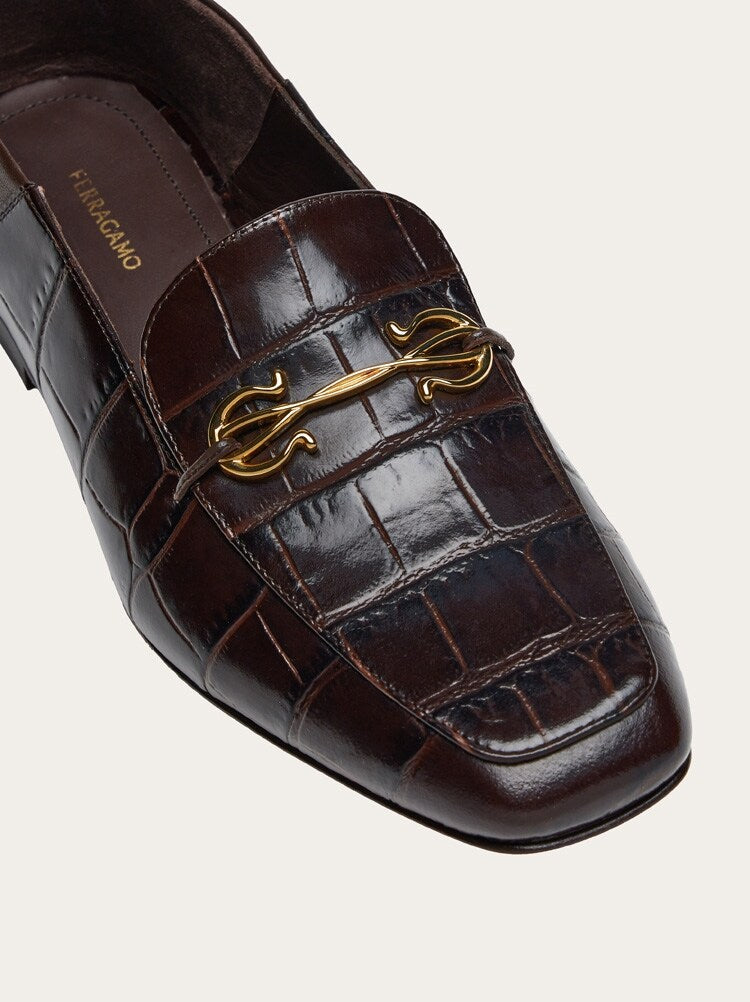 FERRAGAMO WOMEN'S DARK BROWN LEATHER LOAFERS