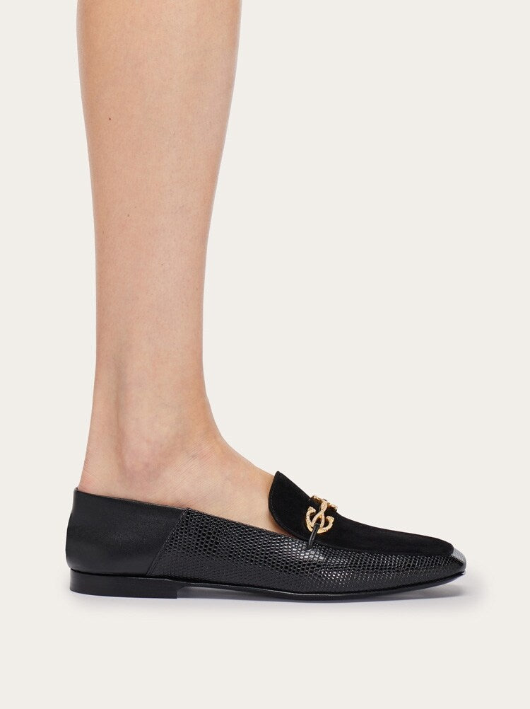 FERRAGAMO WOMEN'S BLACK LEATHER LOAFER SHOES