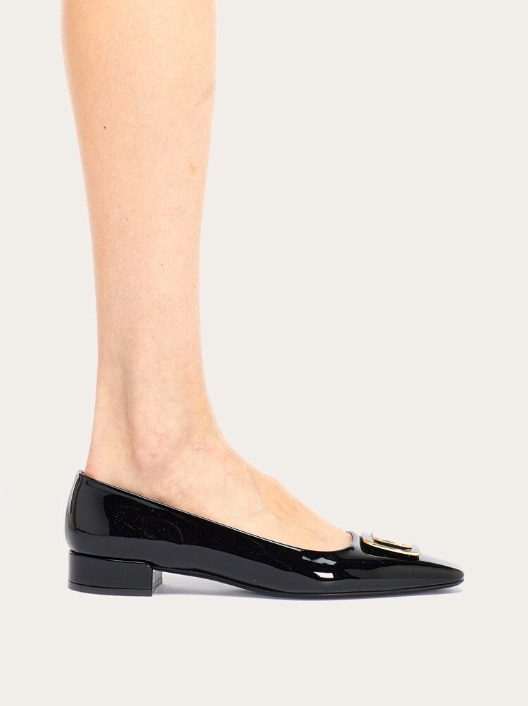 FERRAGAMO WOMEN'S BLACK PATENT LEATHER SHOES