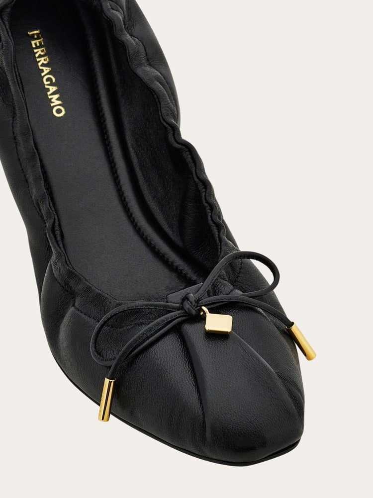 FERRAGAMO WOMEN'S BLACK LAMBSKIN BALLET FLATS