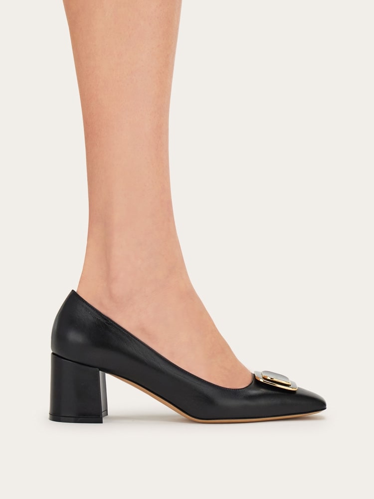 FERRAGAMO WOMEN'S BLACK GOAT LEATHER PUMPS