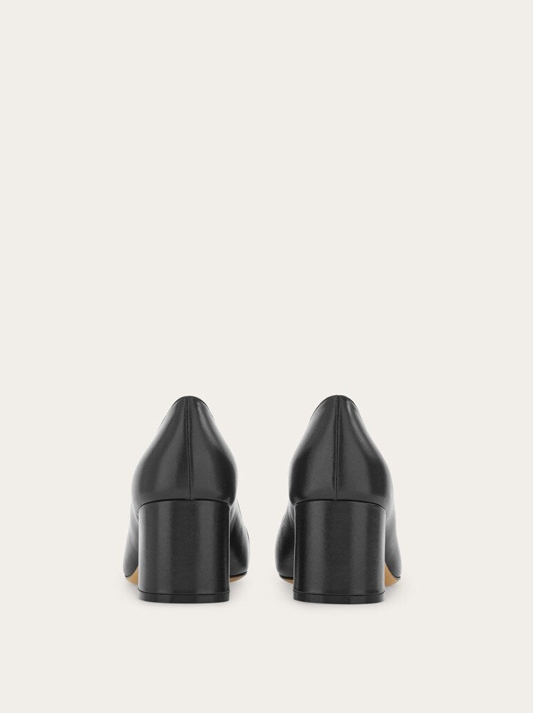 FERRAGAMO WOMEN'S BLACK GOAT LEATHER PUMPS