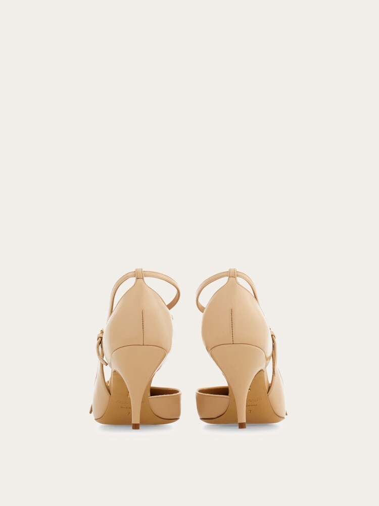 FERRAGAMO WOMEN'S BEIGE LEATHER POINTED SHOES