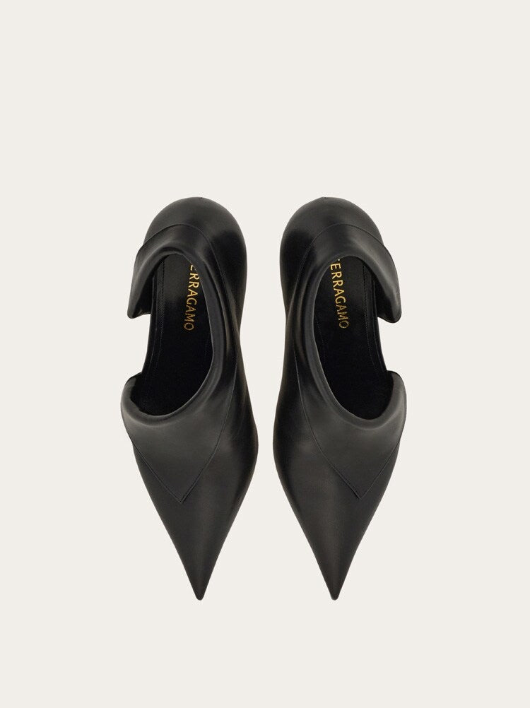 FERRAGAMO WOMEN'S BLACK LAMBSKIN POINTED SHOES