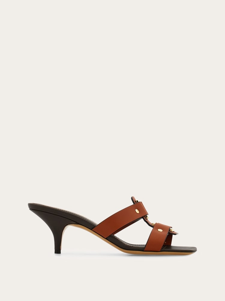 FERRAGAMO WOMEN'S BROWN LEATHER KITTEN HEEL SHOE