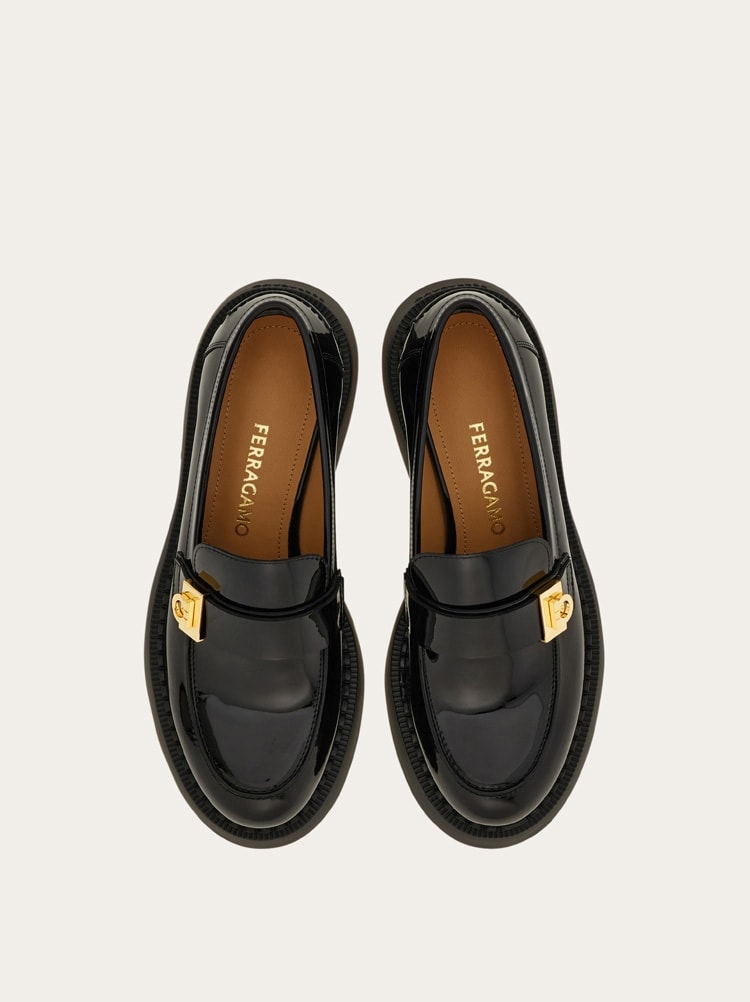 FERRAGAMO WOMEN'S BLACK PATENT LEATHER LOAFERS