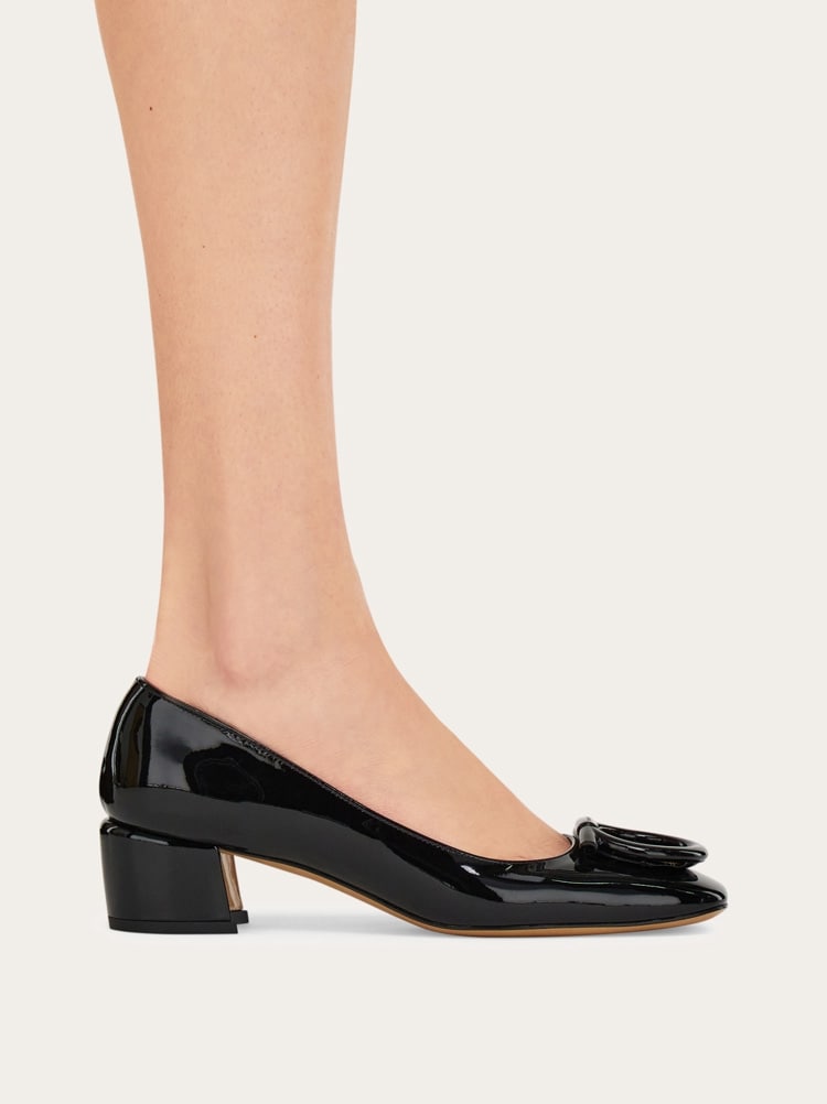 FERRAGAMO WOMEN'S BLACK PATENT LEATHER PUMPS