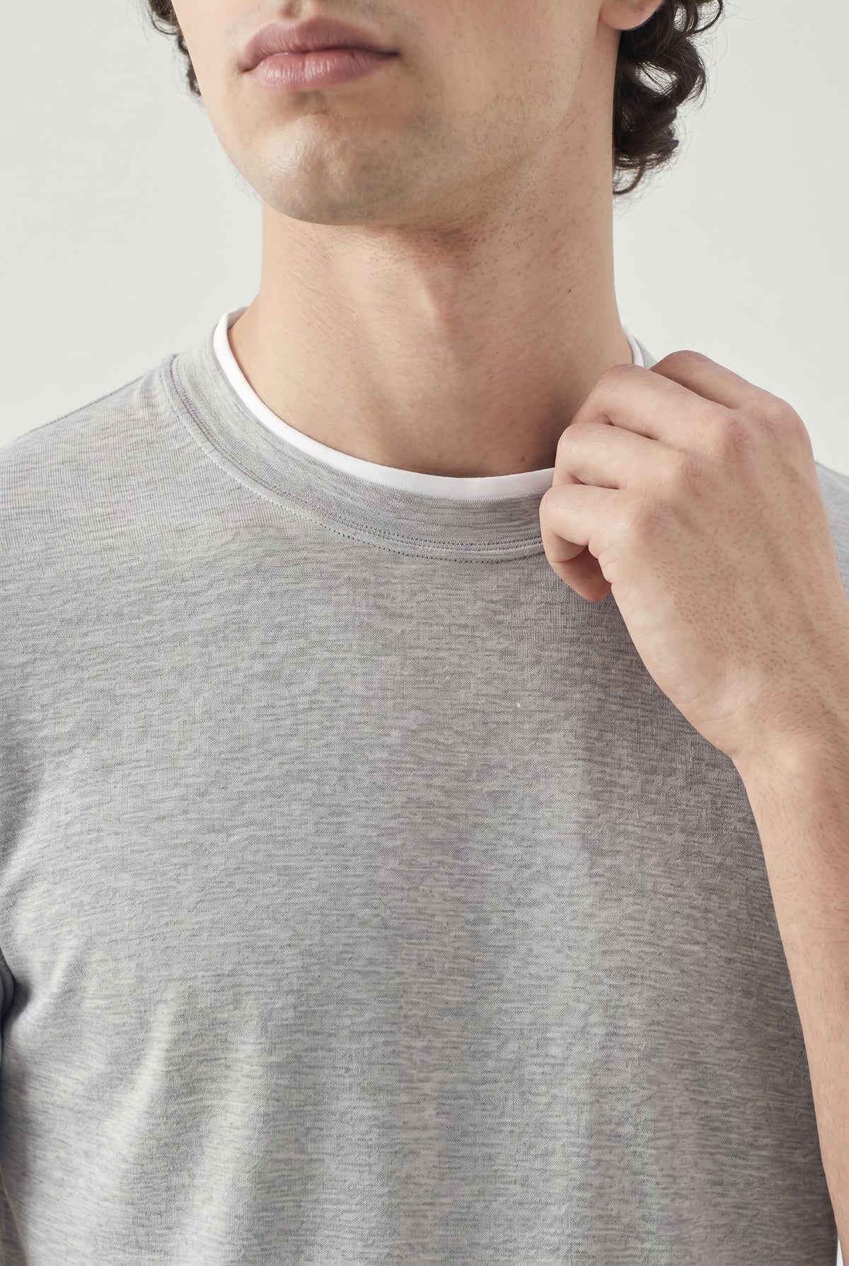 BRUNELLO CUCINELLI MEN'S GRAY SHORT-SLEEVE KNIT SHIRT