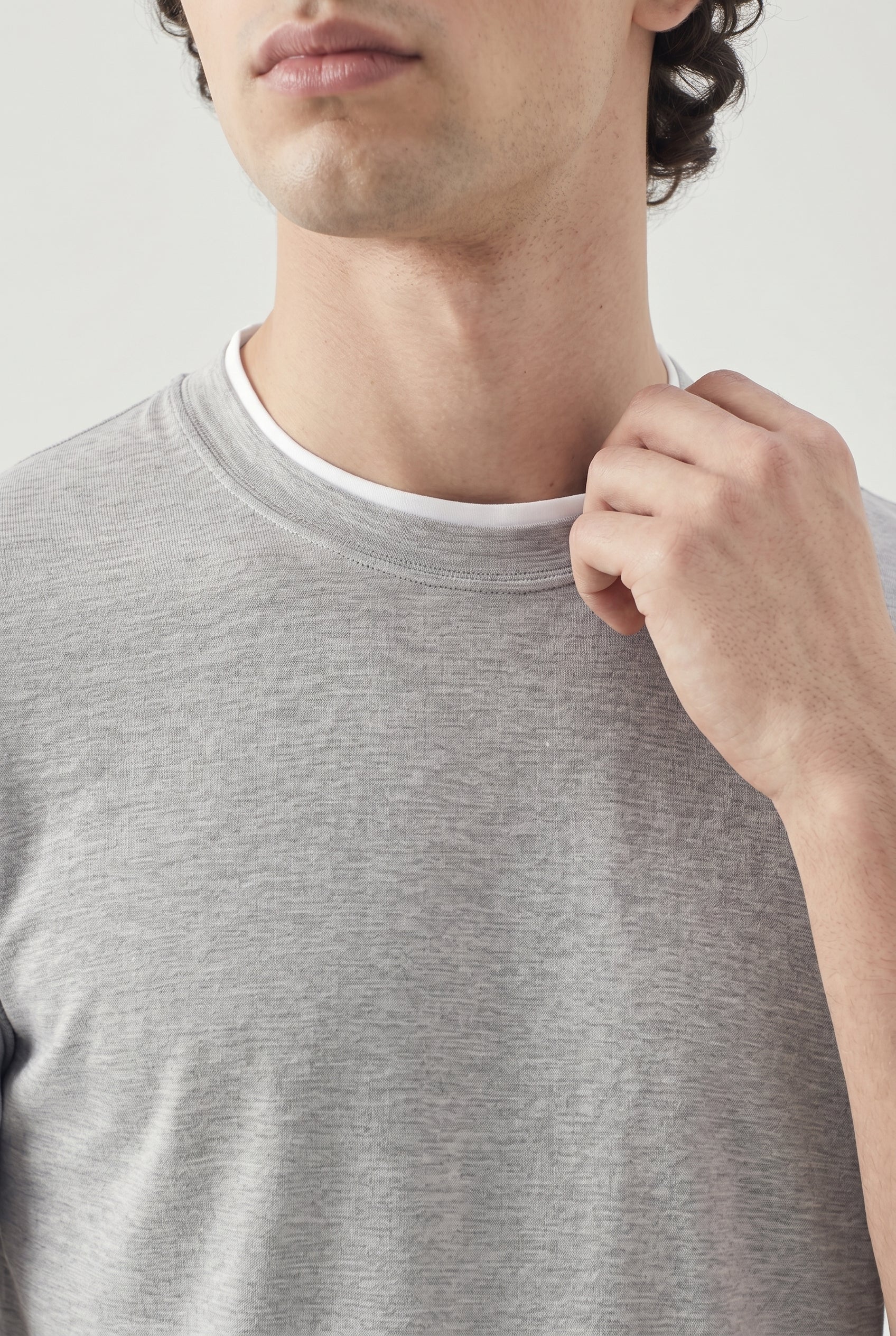 BRUNELLO CUCINELLI MEN'S GRAY SHORT-SLEEVE KNIT SHIRT