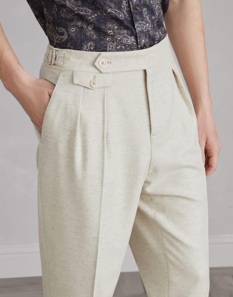 BRUNELLO CUCINELLI MEN'S OFF WHITE WOOL PLEATED TROUSERS