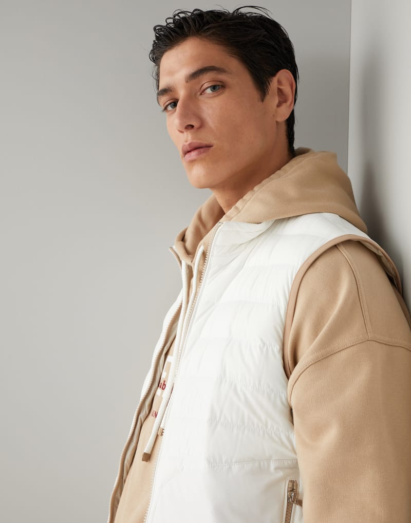 BRUNELLO CUCINELLI MEN'S WHITE QUILTED SLEEVELESS JACKET
