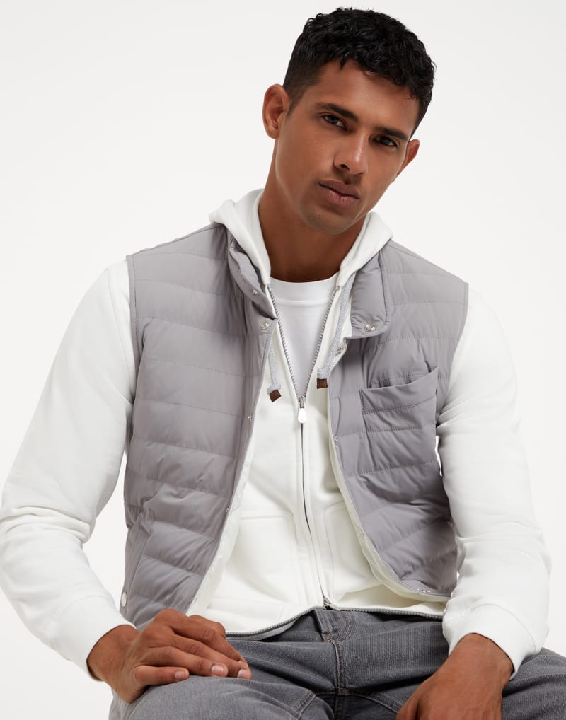 BRUNELLO CUCINELLI MEN'S LIGHT GREY QUILTED VEST