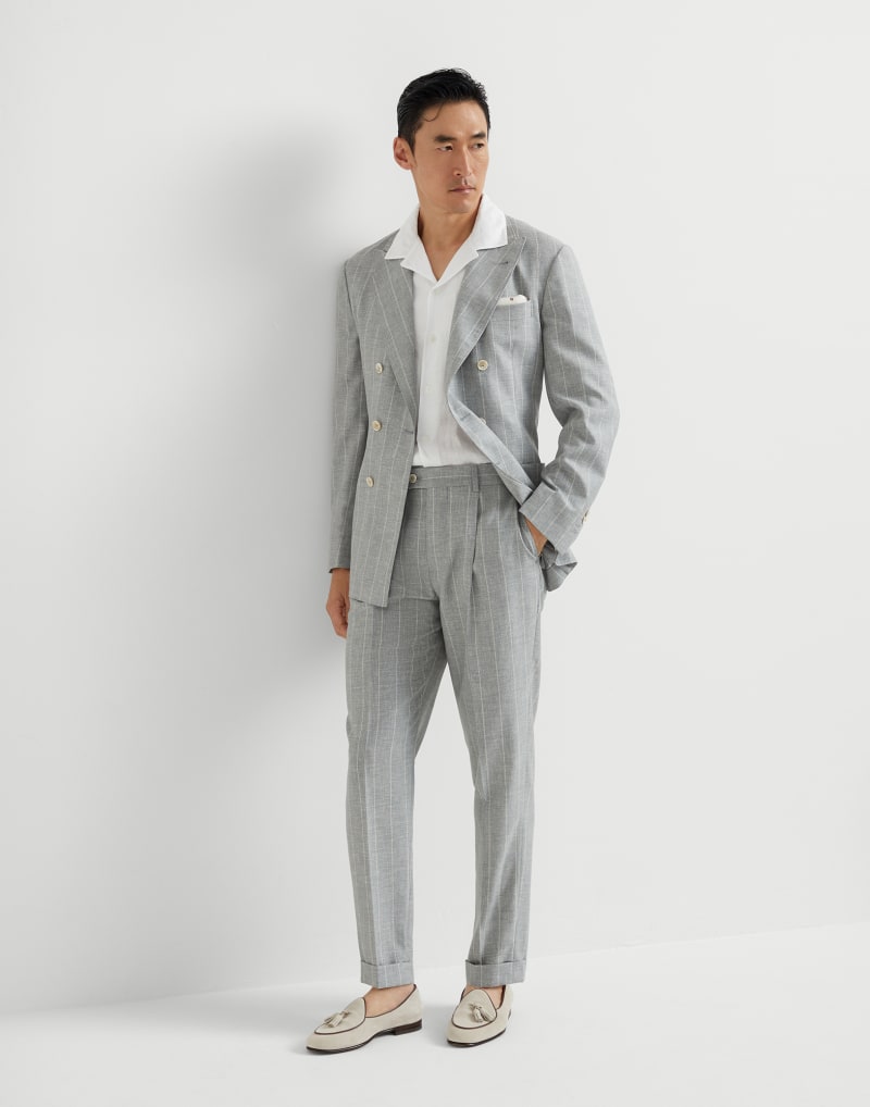 BRUNELLO CUCINELLI MEN'S LIGHT GREY WOOL PLEATED TROUSERS