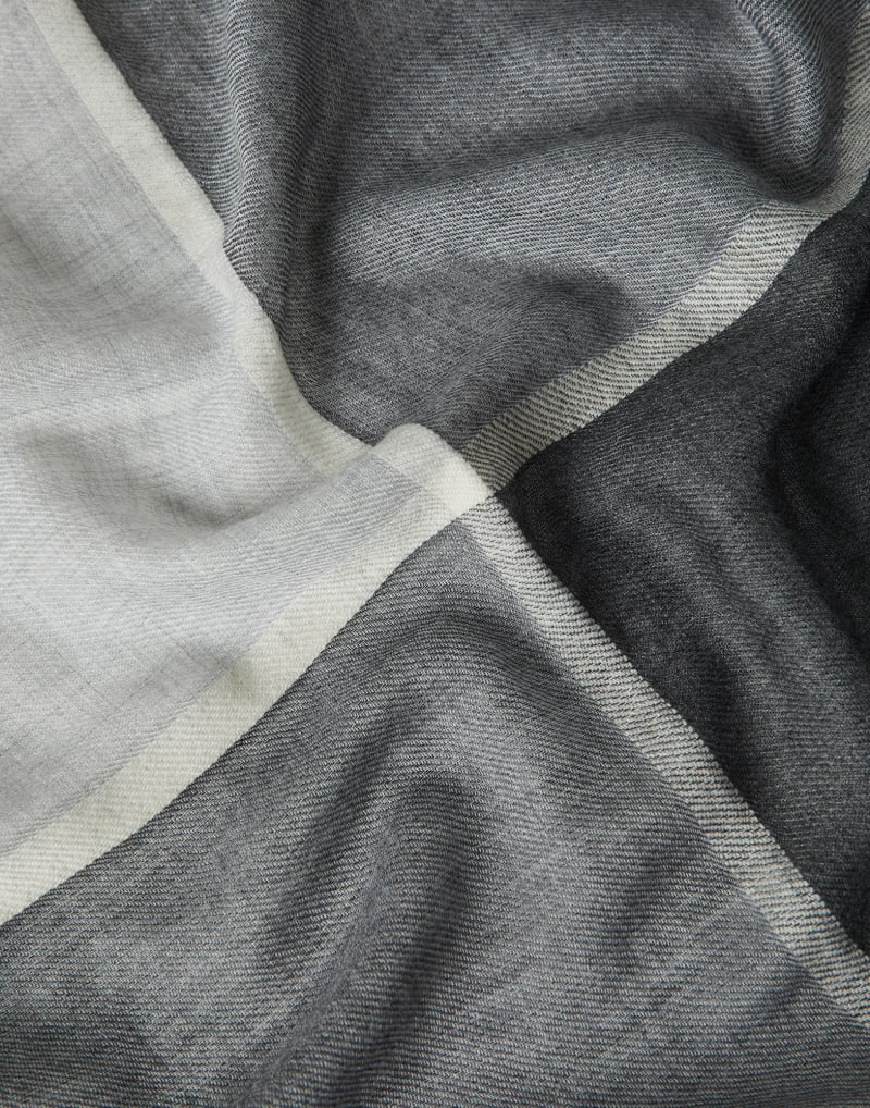 BRUNELLO CUCINELLI MEN'S GREY WOOL SILK SCARF