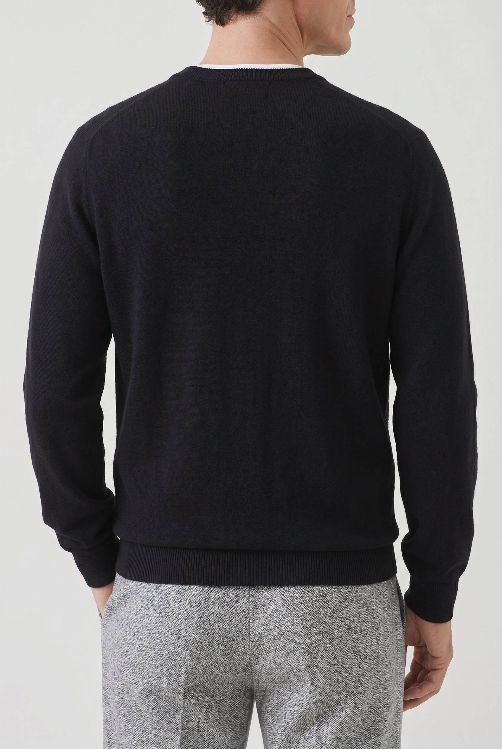 BRUNELLO CUCINELLI MEN'S BLACK WOOL V NECK SWEATER