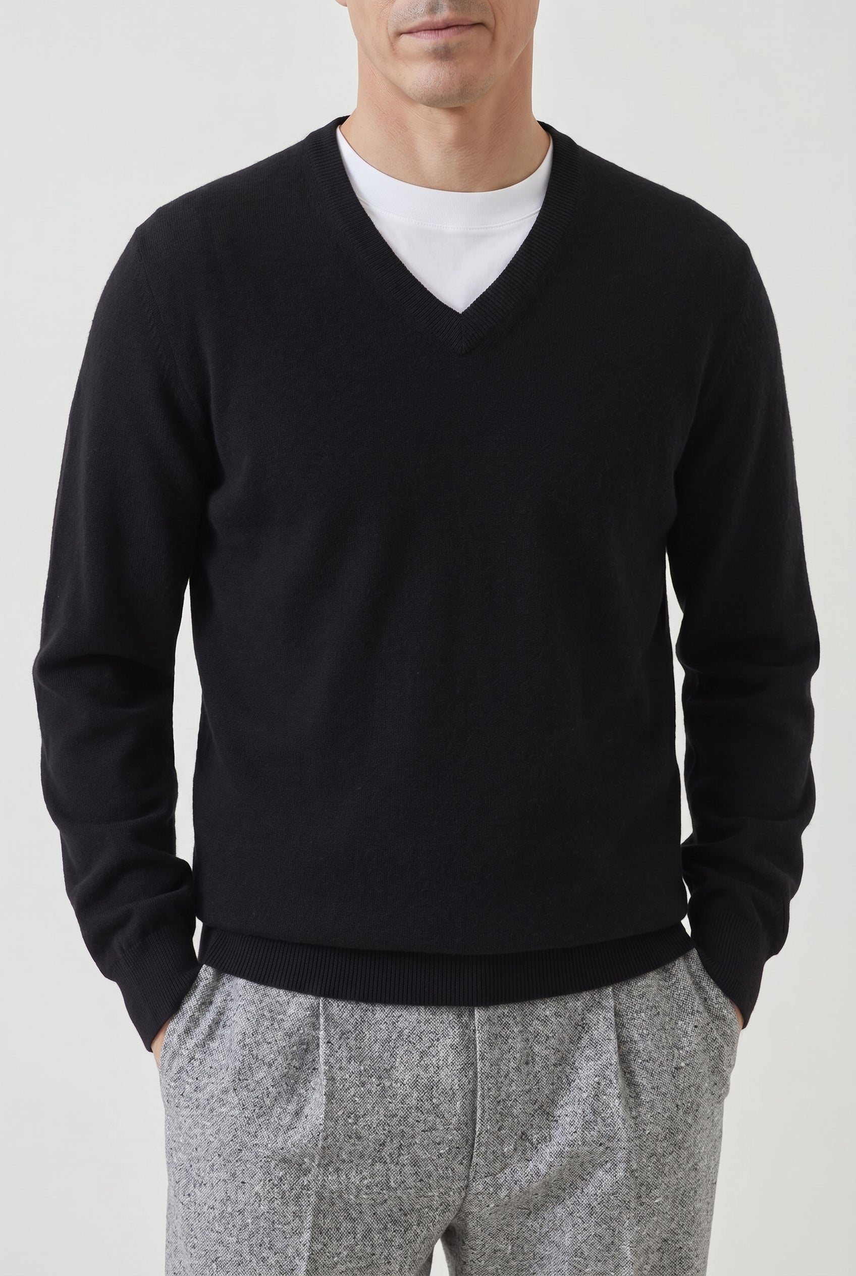 BRUNELLO CUCINELLI MEN'S BLACK WOOL V NECK SWEATER