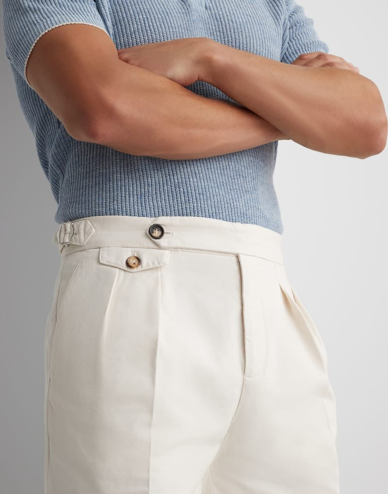 BRUNELLO CUCINELLI MEN'S OFF WHITE PLEATED SHORTS