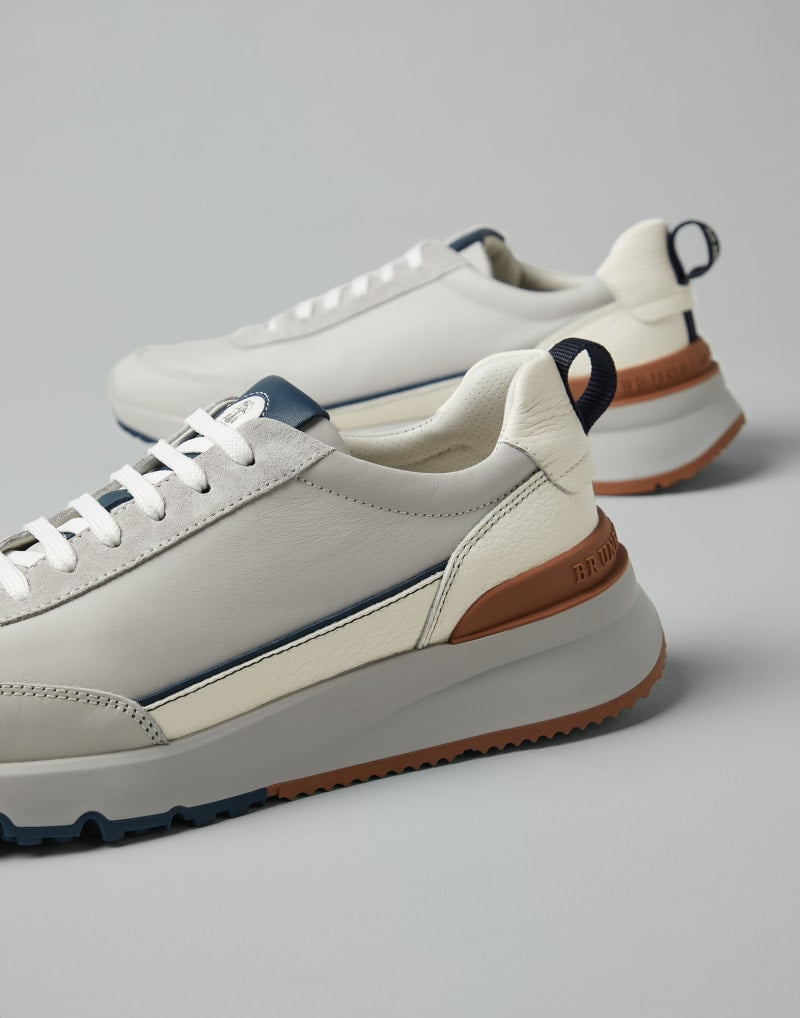 BRUNELLO CUCINELLI MEN'S LIGHT GREY LEATHER SNEAKERS