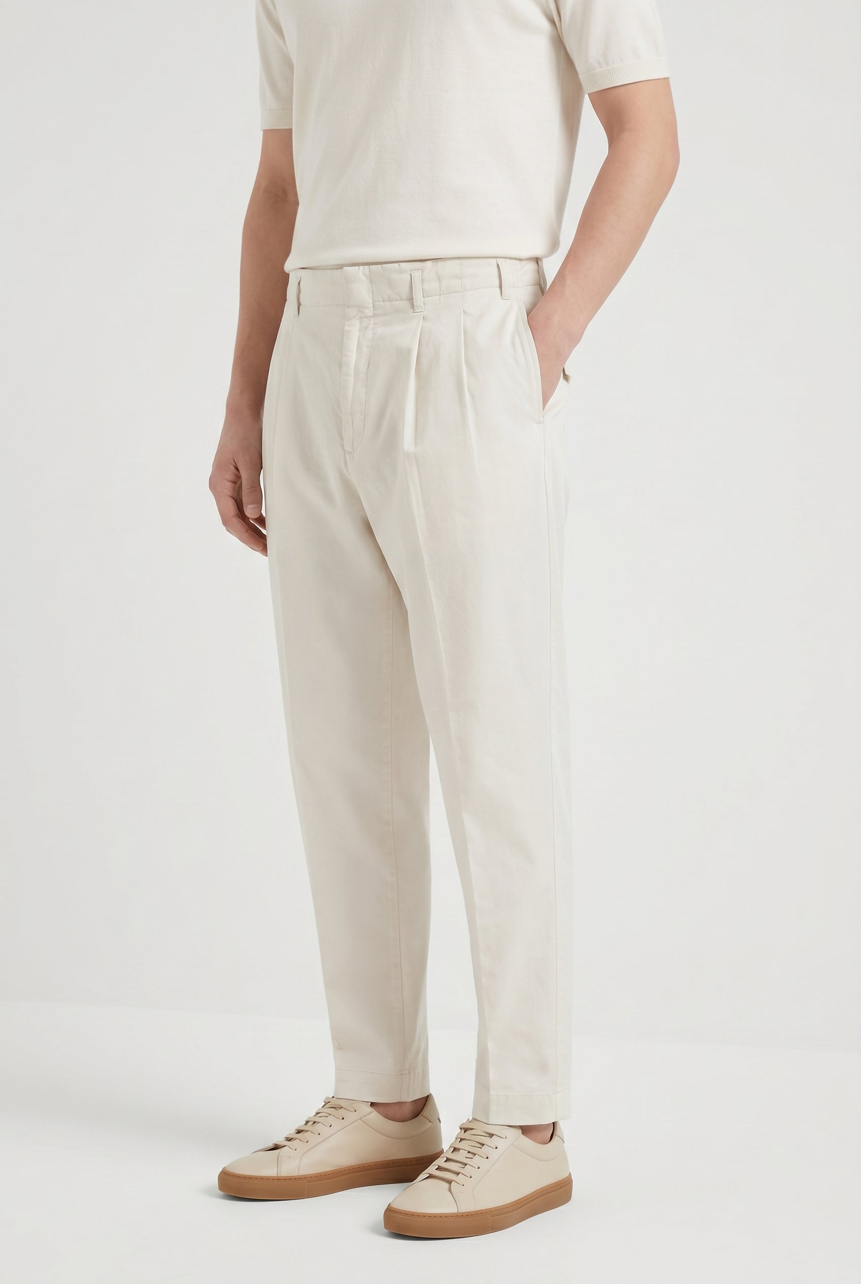 BRUNELLO CUCINELLI MEN'S LIGHT BEIGE PLEATED TROUSERS