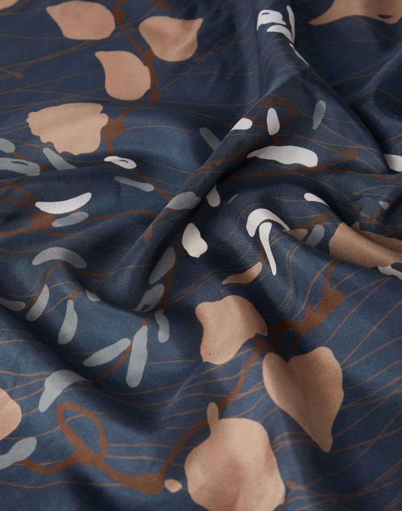 BRUNELLO CUCINELLI WOMEN'S NAVY PRINTED SILK SCARF