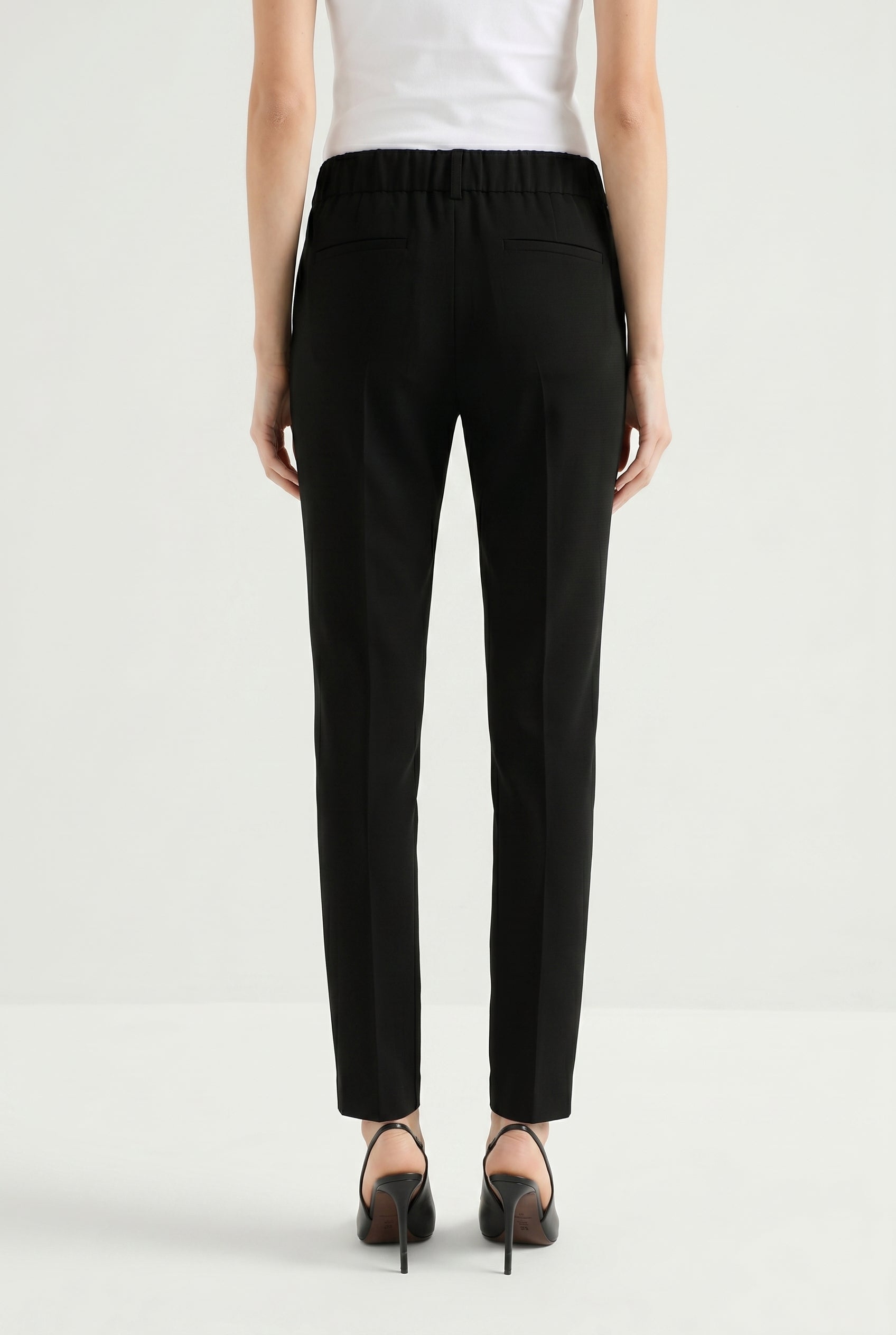 BRUNELLO CUCINELLI WOMEN'S BLACK SILK BLEND TAPERED TROUSERS