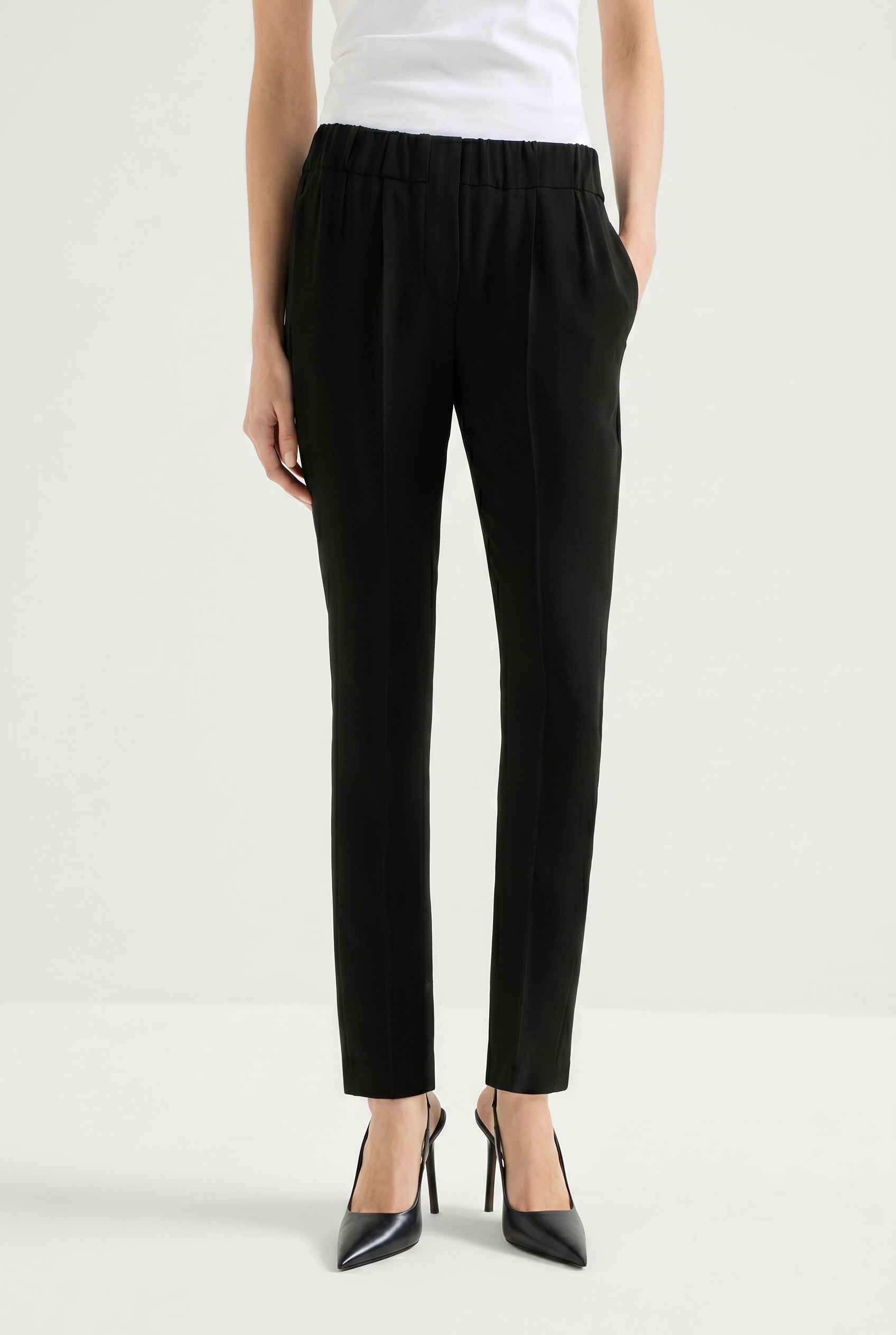 BRUNELLO CUCINELLI WOMEN'S BLACK SILK BLEND TAPERED TROUSERS