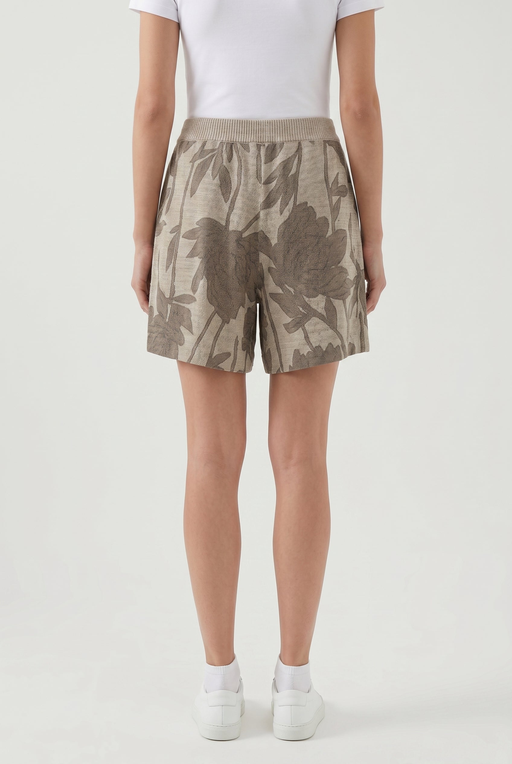 BRUNELLO CUCINELLI WOMEN'S BEIGE LINEN SILK SHORTS