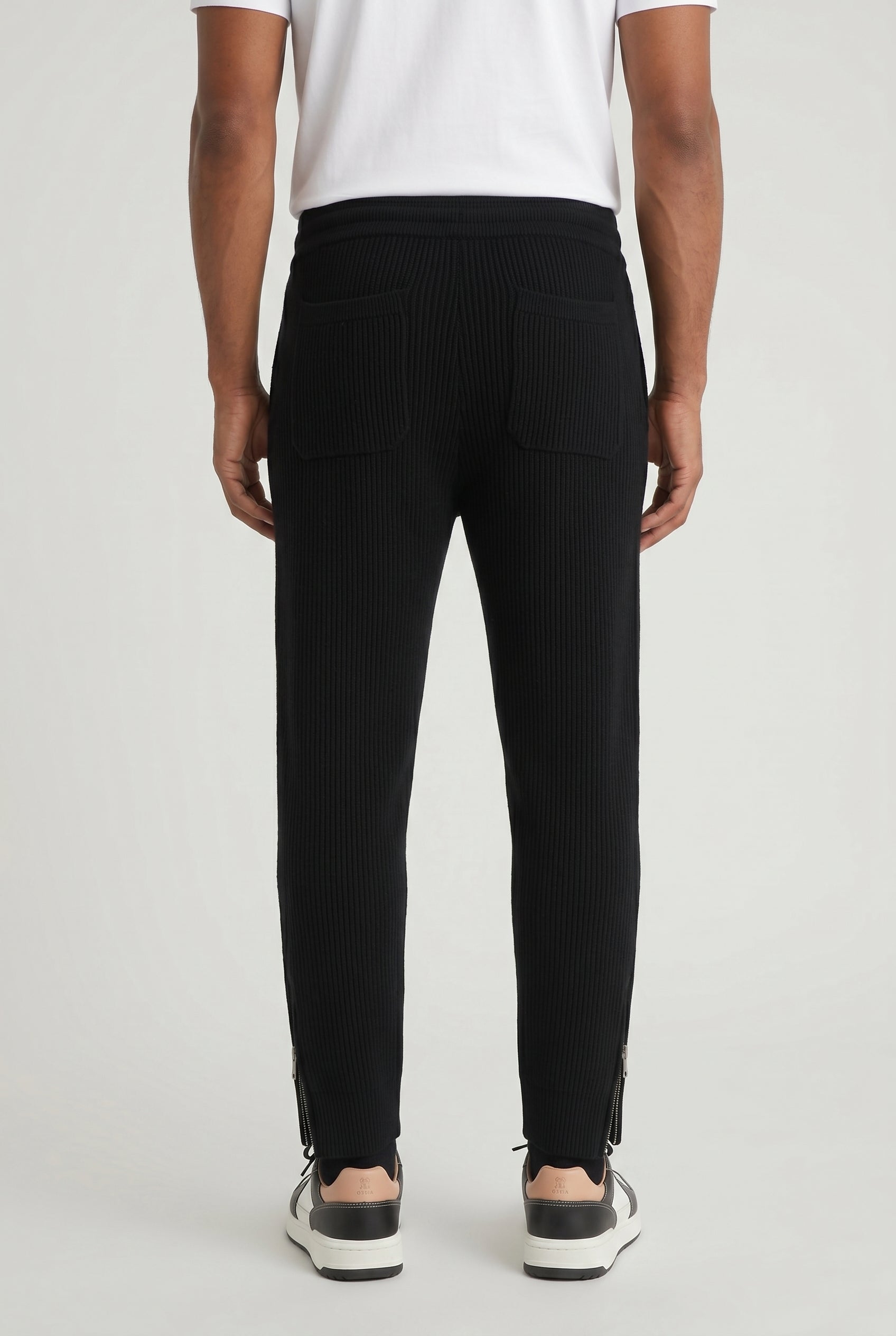 BRUNELLO CUCINELLI MEN'S BLACK WOOL KNIT TROUSERS