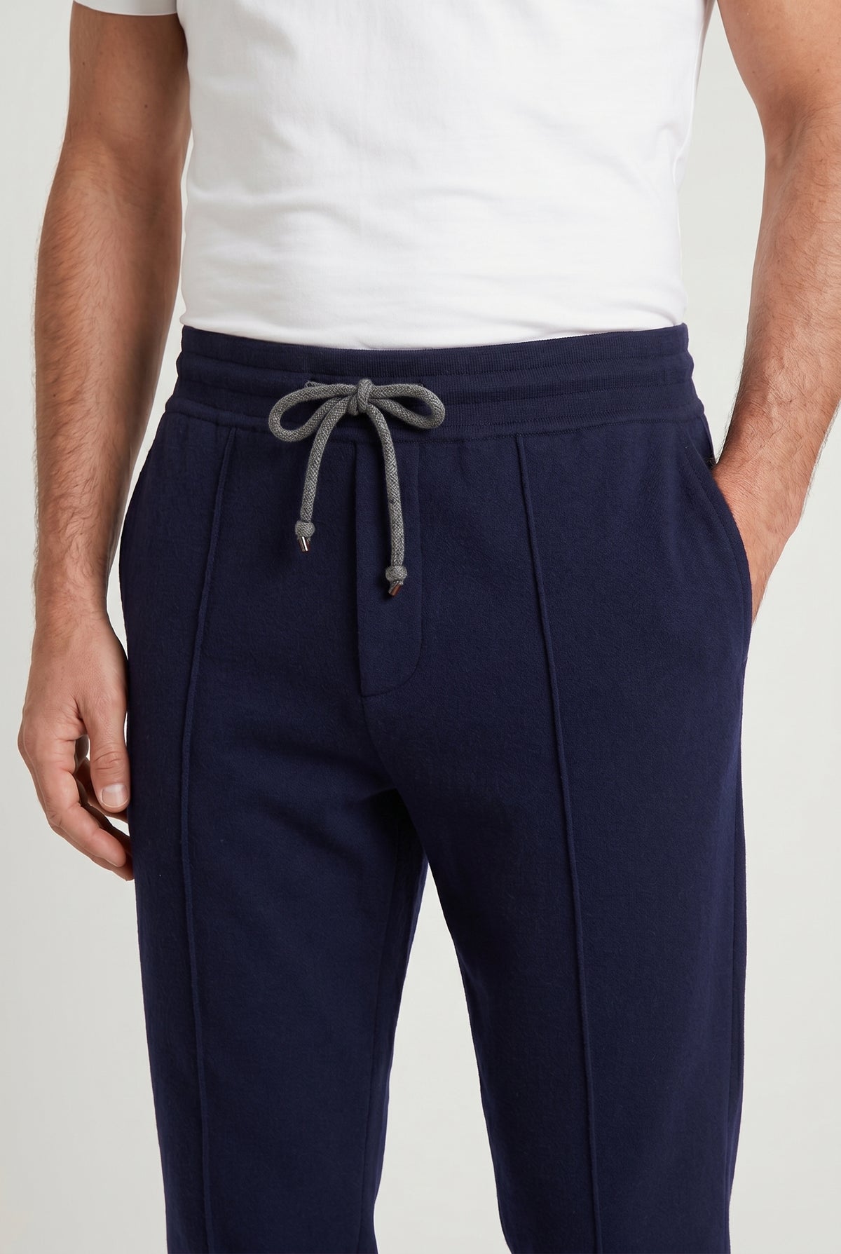 BRUNELLO CUCINELLI MEN'S NAVY WOOL TAPERED TROUSERS