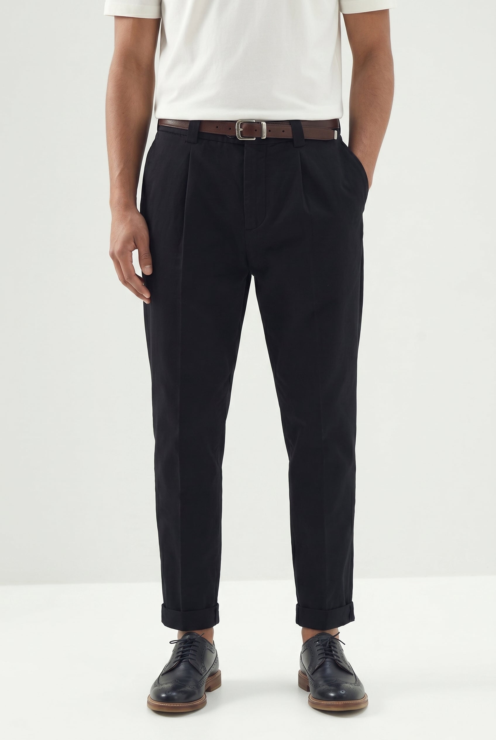 BRUNELLO CUCINELLI MEN'S BLACK TAPERED COTTON TROUSERS