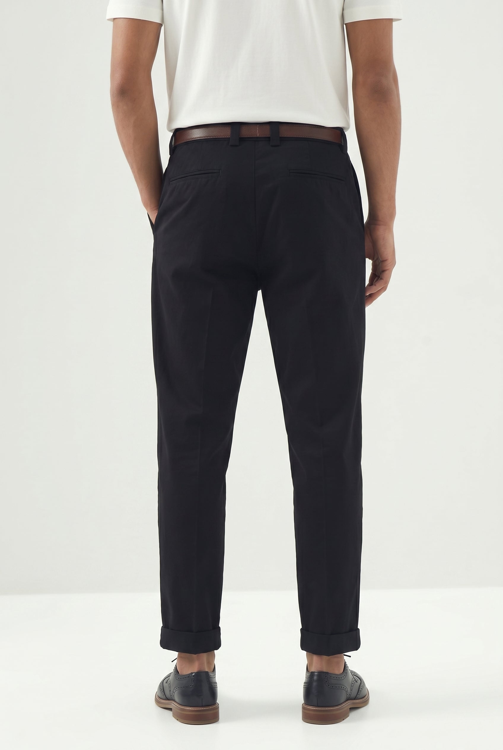 BRUNELLO CUCINELLI MEN'S BLACK TAPERED COTTON TROUSERS