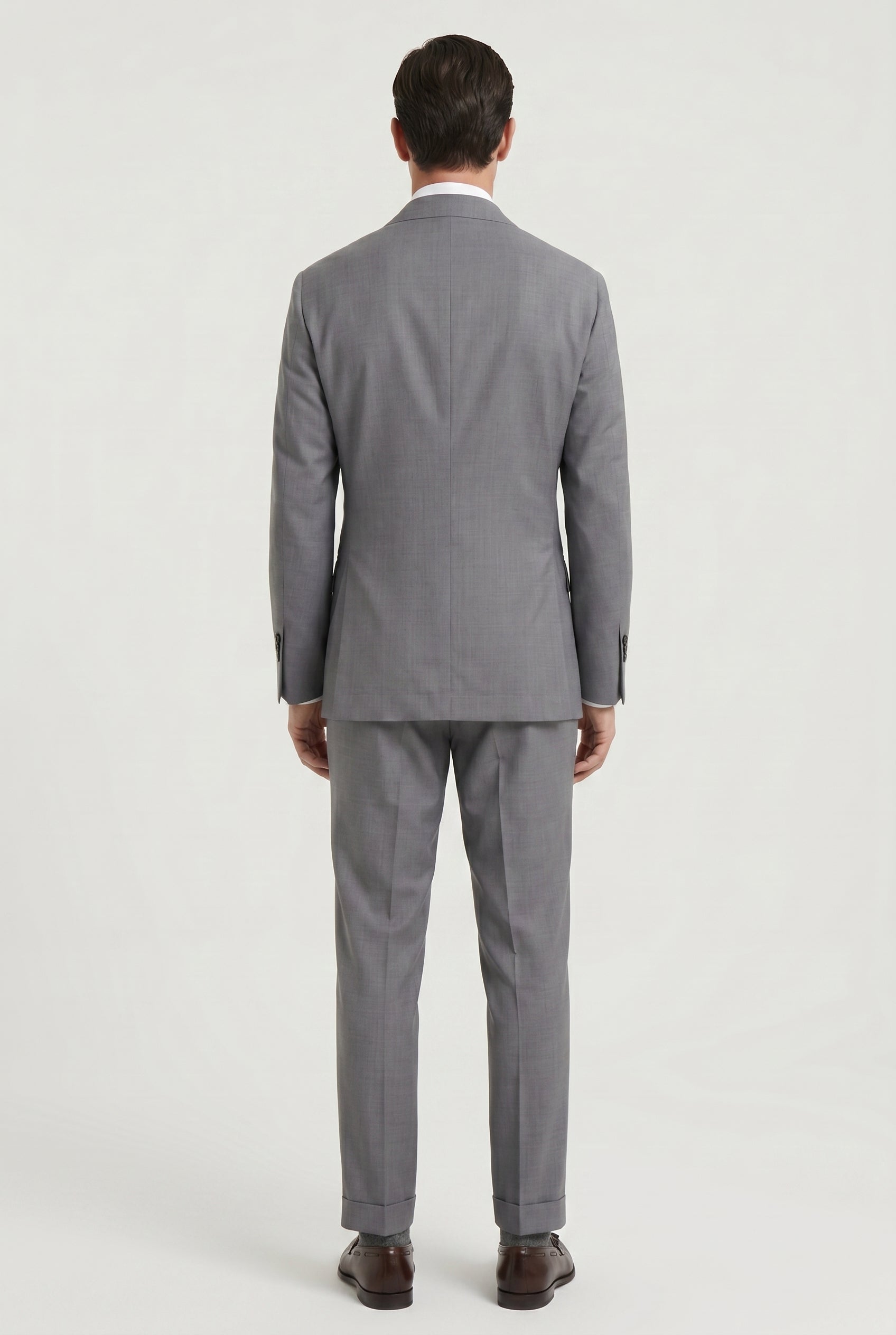 BRUNELLO CUCINELLI MEN'S LIGHT GREY WOOL SILK SUIT