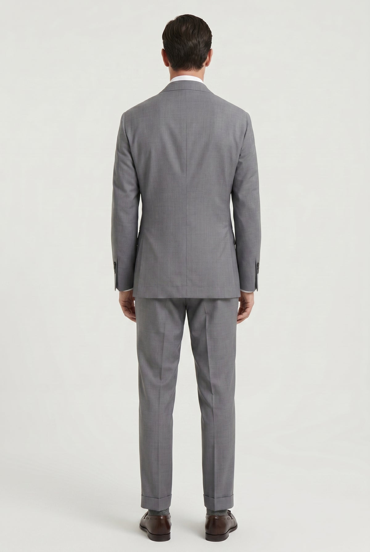 BRUNELLO CUCINELLI MEN'S LIGHT GREY WOOL SILK SUIT