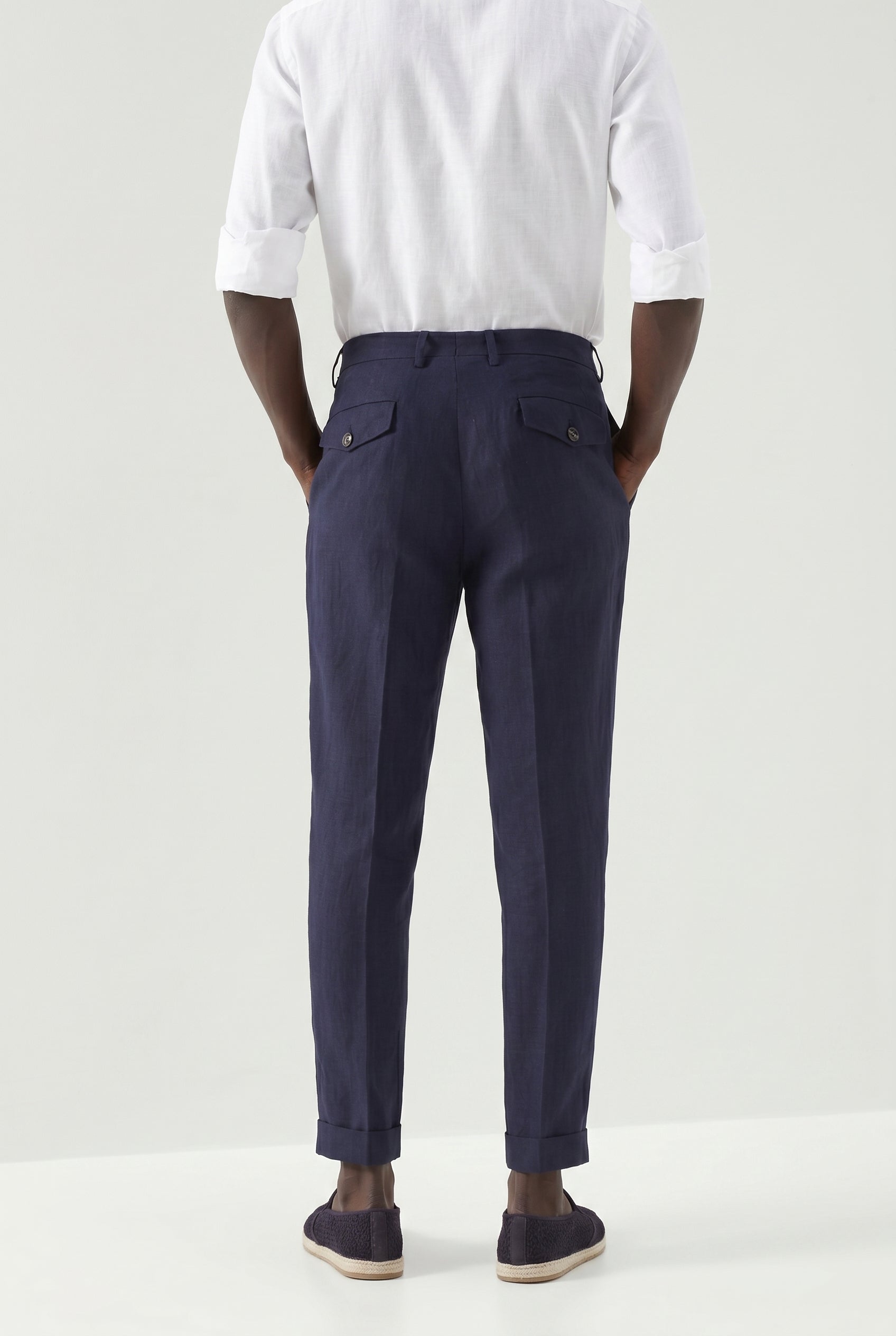 BRUNELLO CUCINELLI MEN'S NAVY LINEN TAPERED TROUSERS