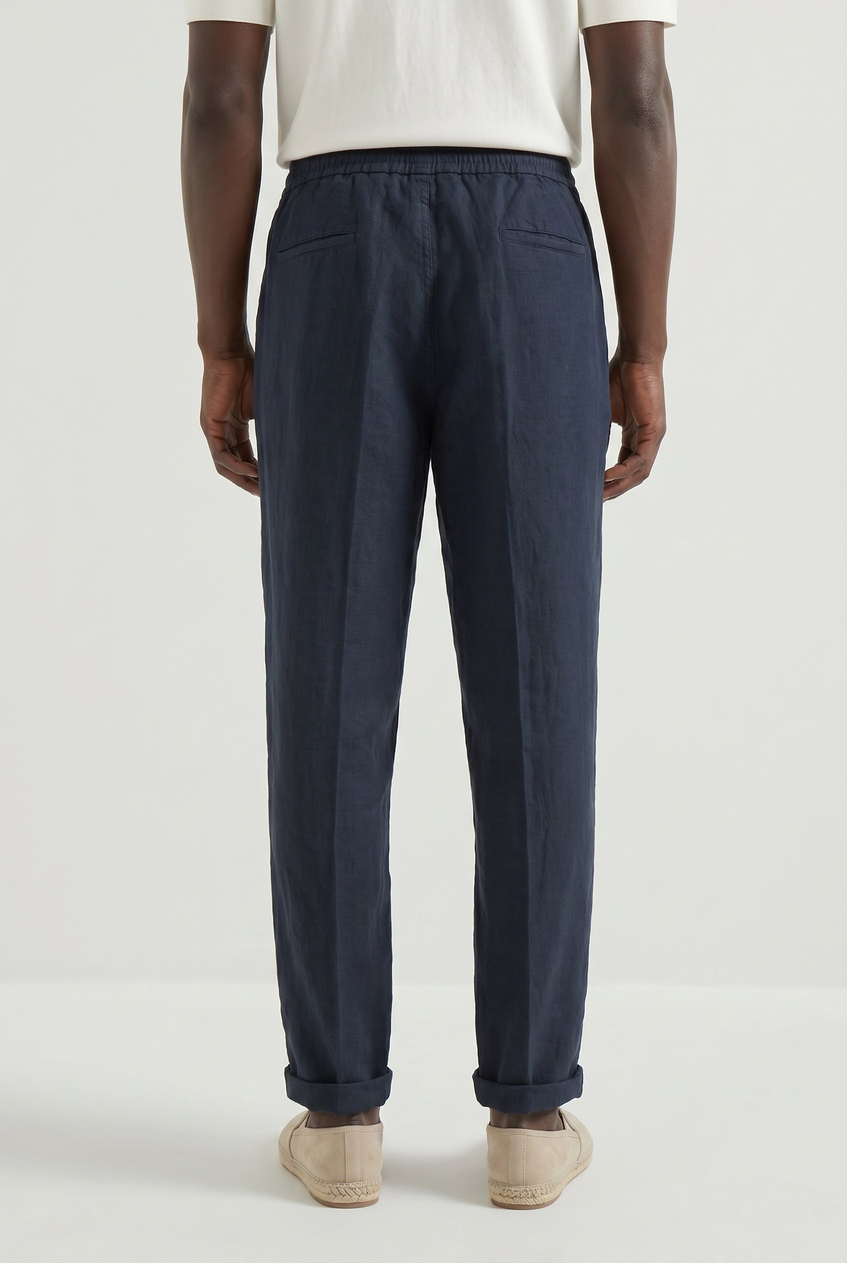 BRUNELLO CUCINELLI MEN'S NAVY LINEN RELAXED TROUSERS