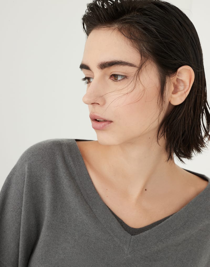 BRUNELLO CUCINELLI WOMEN'S GREY WOOL V NECK SWEATER