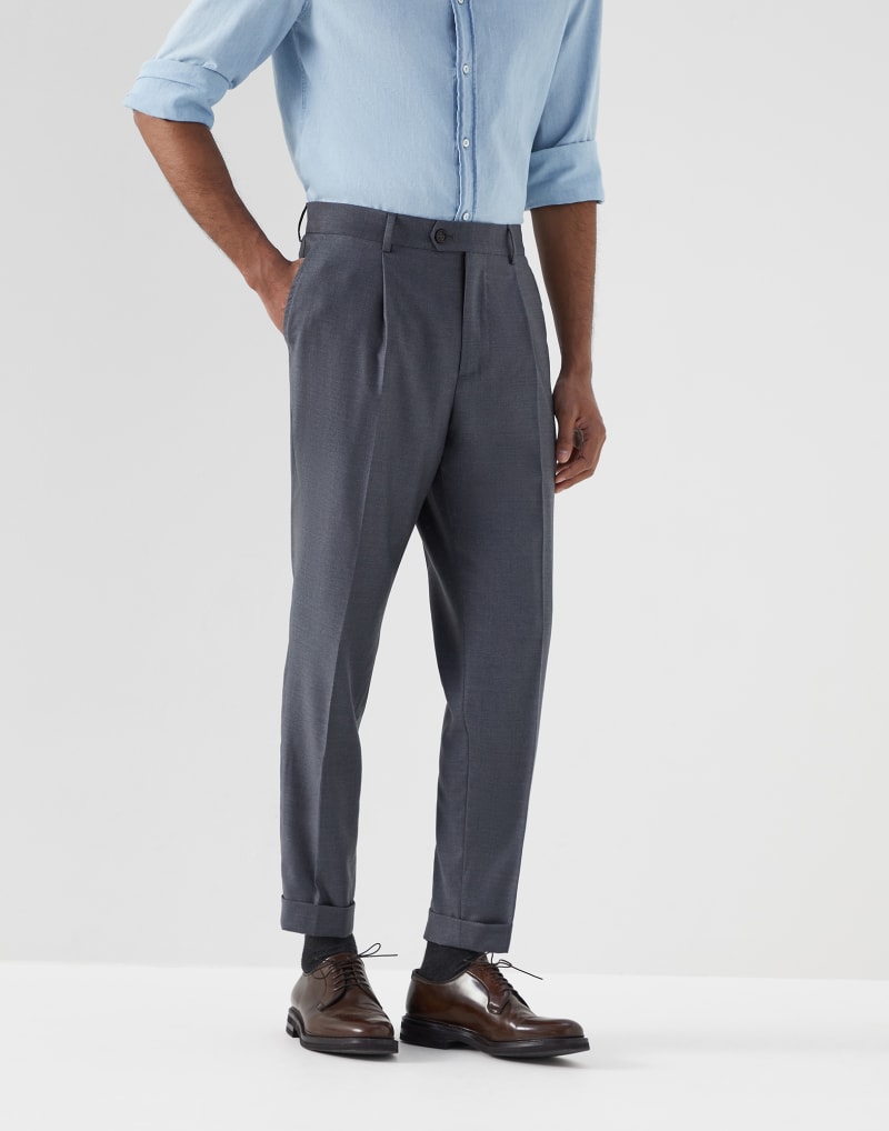 BRUNELLO CUCINELLI MEN'S MEDIUM GREY PLEATED TROUSERS