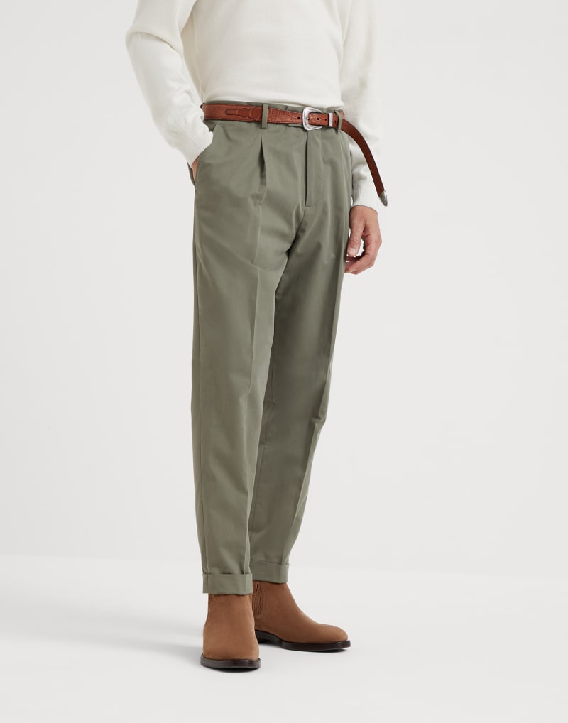 BRUNELLO CUCINELLI MEN'S OLIVE PLEATED COTTON TROUSERS
