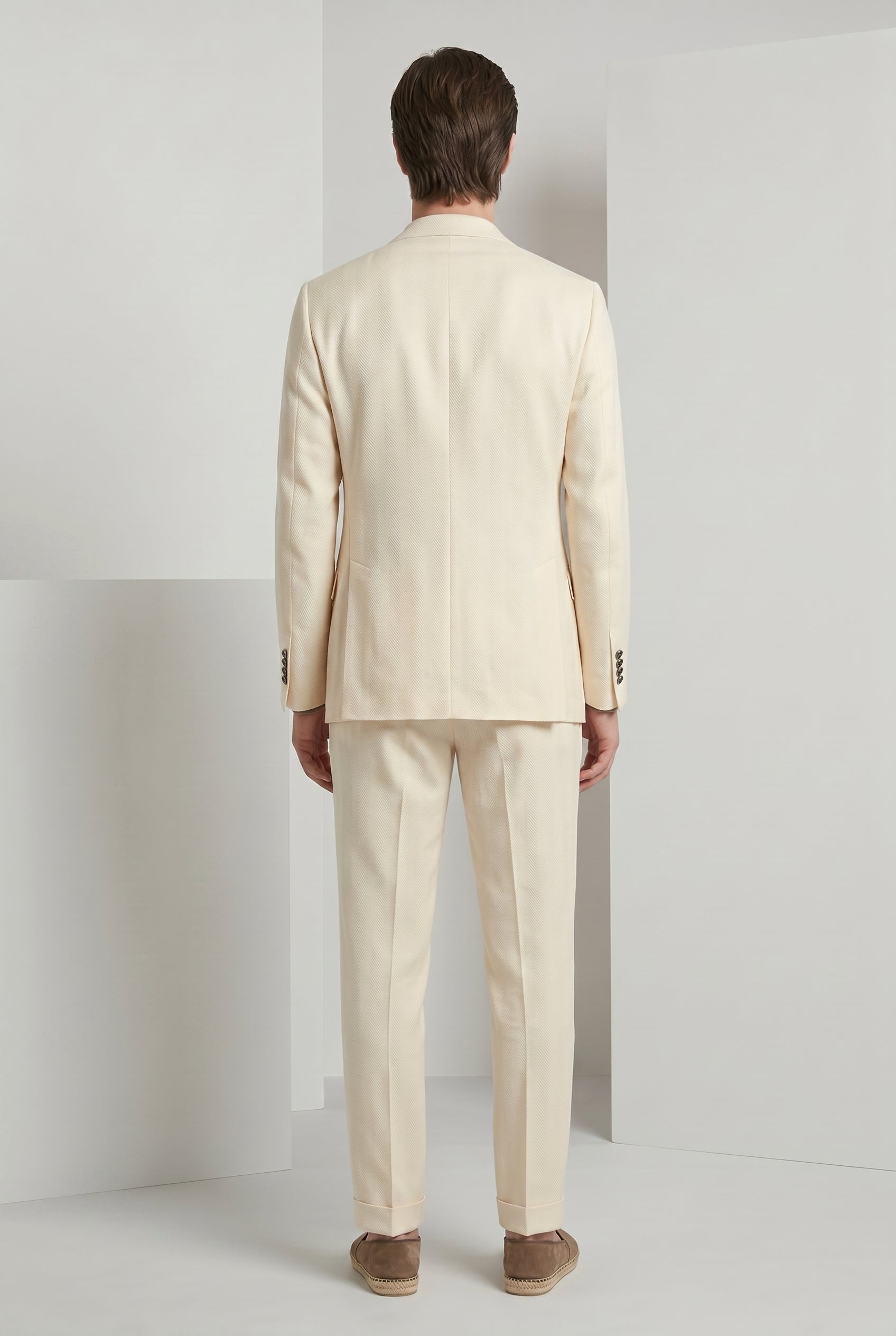 BRUNELLO CUCINELLI MEN'S CREAM WOOL SILK LINEN SUIT