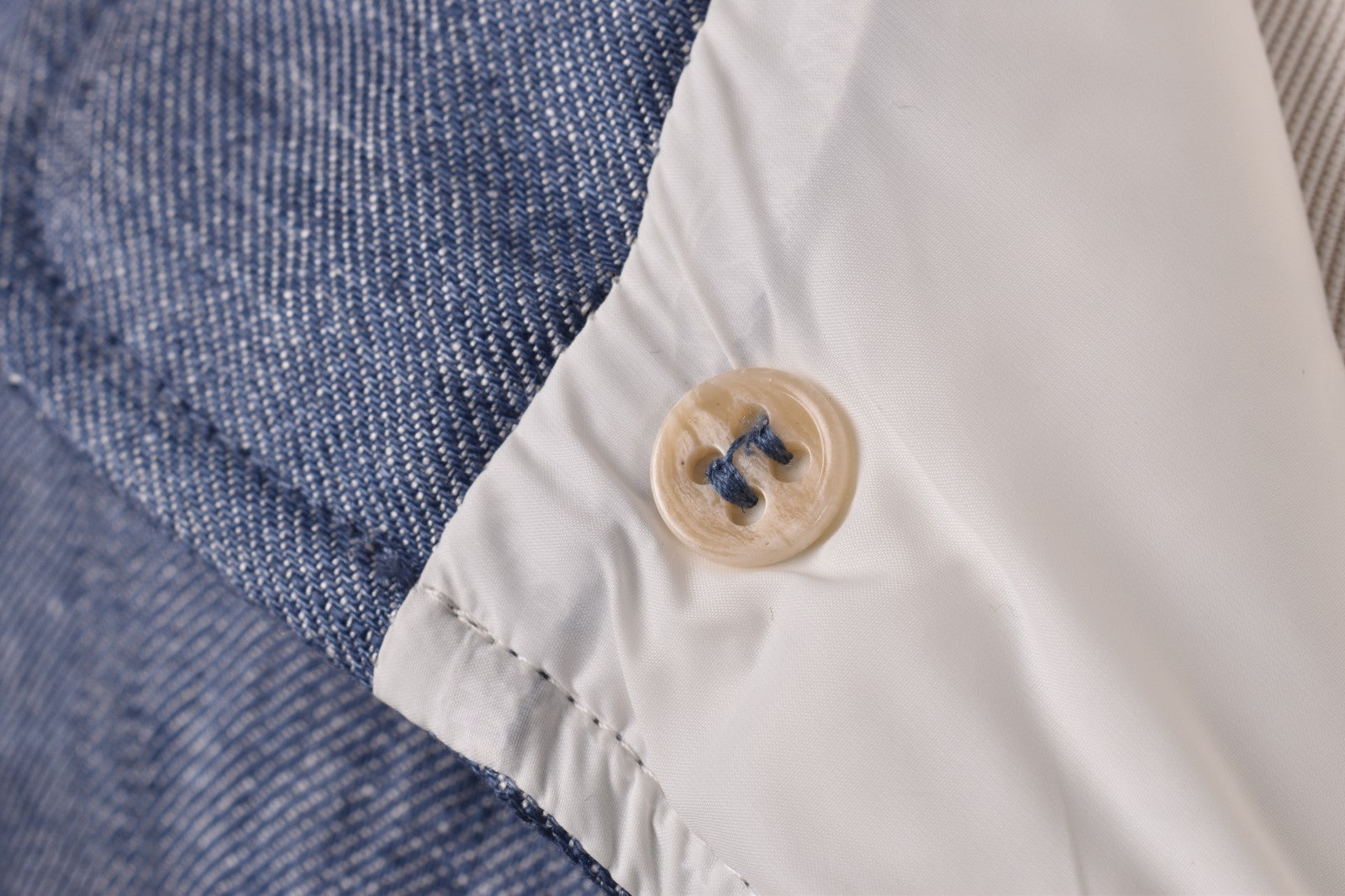 BRUNELLO CUCINELLI MEN'S BLUE LINEN BUTTON DOWN VEST