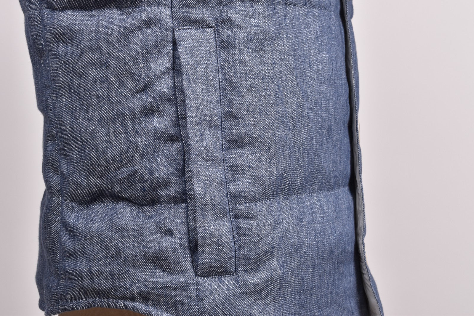 BRUNELLO CUCINELLI MEN'S BLUE LINEN BUTTON DOWN VEST